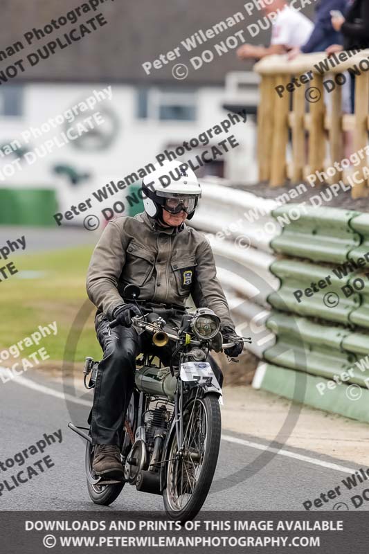 Vintage motorcycle club;eventdigitalimages;mallory park;mallory park trackday photographs;no limits trackdays;peter wileman photography;trackday digital images;trackday photos;vmcc festival 1000 bikes photographs